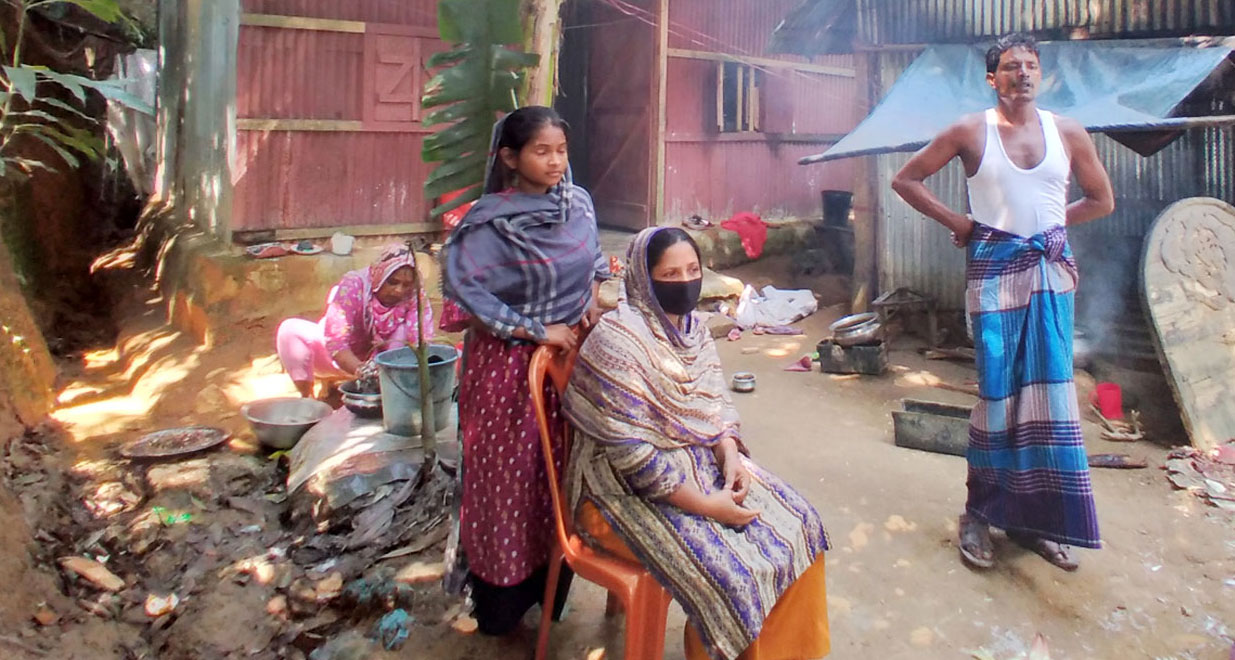 খাগড়াছড়িতে ফার্নিচার ব্যবসায়ী মো. মামুনকে চোর সন্দেহে গণপিটুনি নয়, তুলে নিয়ে হত্যা করা হয়েছে বলে দাবি করেছে তার পরিবারর