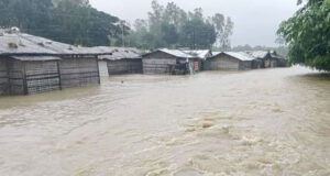 কক্সবাজারে টানা দুই দিনের বৃষ্টিতে বিপর্যস্ত হয়ে পড়েছে জনজীবন। অতীতের সকল রেকর্ড ভেঙে গত ২৪ ঘণ্টায় কক্সবাজারে এ মৌসুমের সর্বোচ্চ বৃষ্টিপাত রেকর্ড হয়েছে ৫০১ মিলিমিটার।